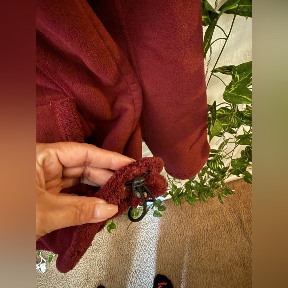 The North Face Burgundy Women's Fleece - Picture 5 of 5